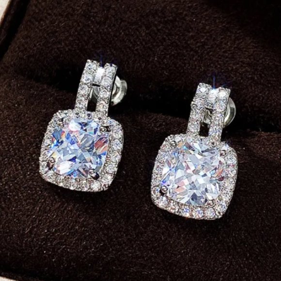 Sparkling AAA White Cubic Zirconia Statement Jewelry for a Hot Sale Fashion Look - Picture 1 of 4